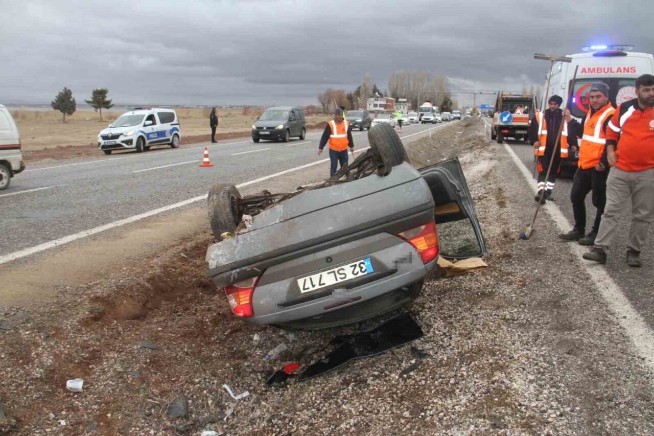 Konya’nın Beyşehir ilçesinde kontrolden çıkan otomobilin devrilmesi sonucu meydana gelen