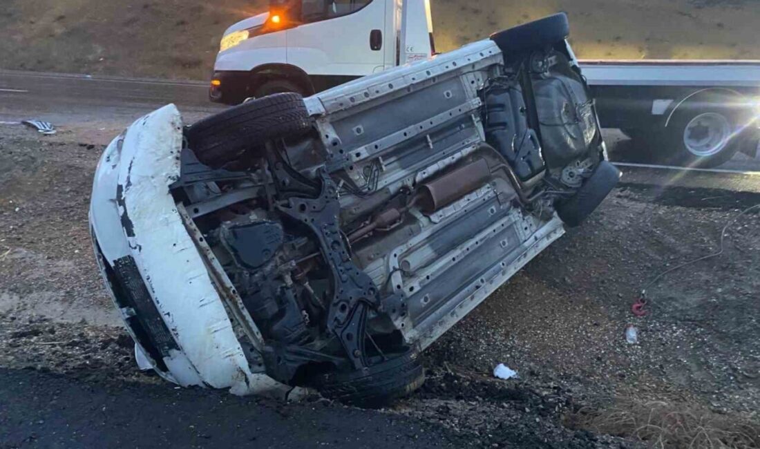 Konya’nın Kulu ilçesinde kontrolden çıkan otomobilin refüje devrilmesi sonucu aynı