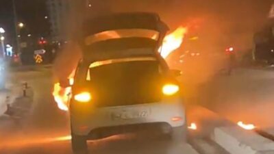 Konya’nın Karapınar ilçesinde seyir halindeki otomobilde yangın çıktı. Olay, akşam