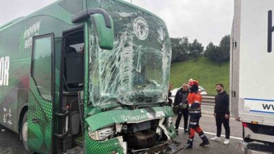 Sultanbeyli’de Konyaspor U-19 takımını taşıyan otobüs, TEM Otoyolu’nda seyir halinde