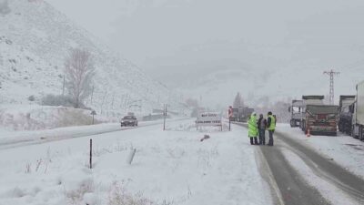 Bayburt-Erzurum arasındaki Kop Dağı Geçidi’nde meydana gelen çığ nedeniyle ulaşım