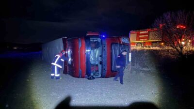 Çorum’un Sungurlu ilçesinde yola aniden çıkan köpeğe çarpmamak için sürücünün