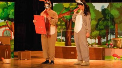 Körfez Belediyesi tarafından düzenlenen kültür sanat etkinlikleri kapsamında sahnelenen “Haylaz