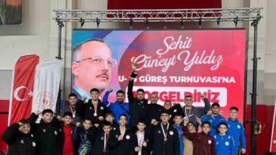 Bursa’da düzenlenen Şehit Cüneyt Yıldız U15 Uluslararası Serbest Güreş Turnuvası’nda,