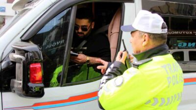 Adana’da trafik polisleri, gereksiz yere kornaya basarak gürültü kirliliğine neden