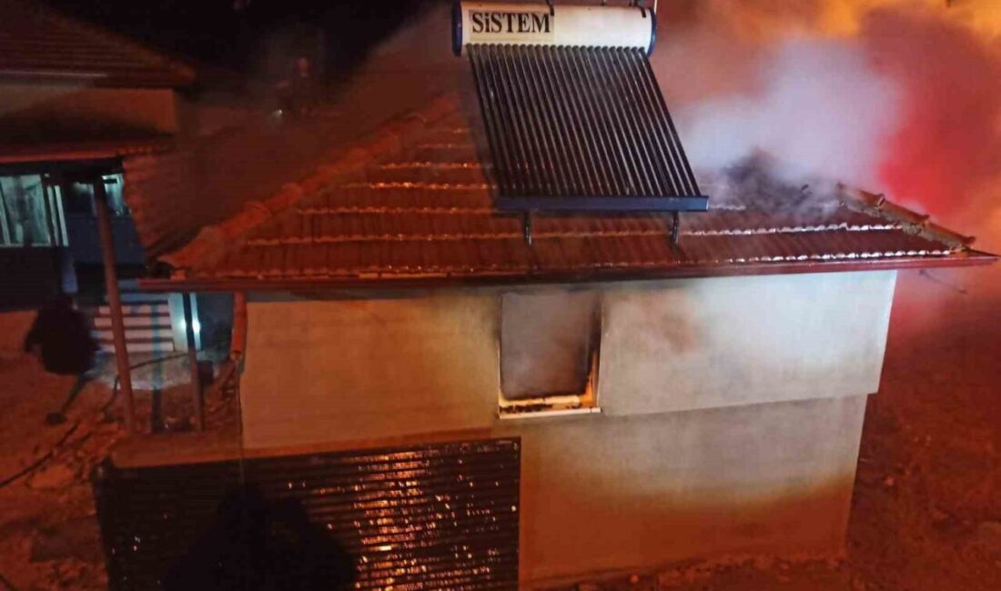 Afyonkarahisar’ın Şuhut ilçesine bağlı İcikli köyünde meydana gelen ev yangını