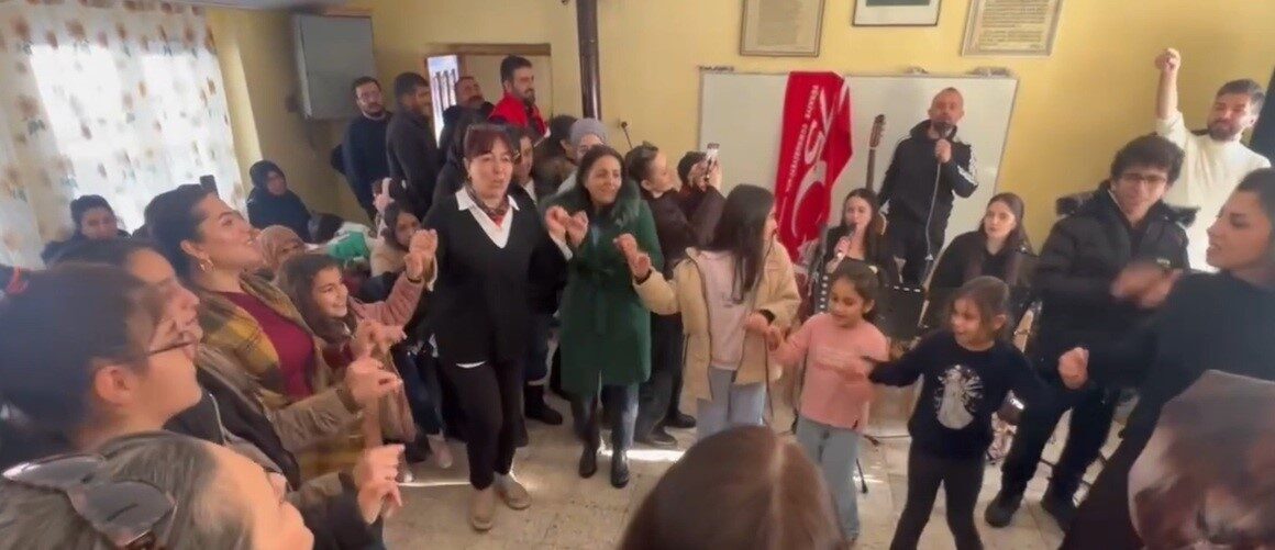 Erzincan’da Gönüllü Gençler Derneği üyeleri ve müzik öğretmenleri, köy okullarını
