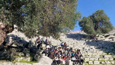 Muğla’nın Köyceğiz ilçesinde öğrenciler Kaunos Antik Kenti’nde bulunan ve MÖ