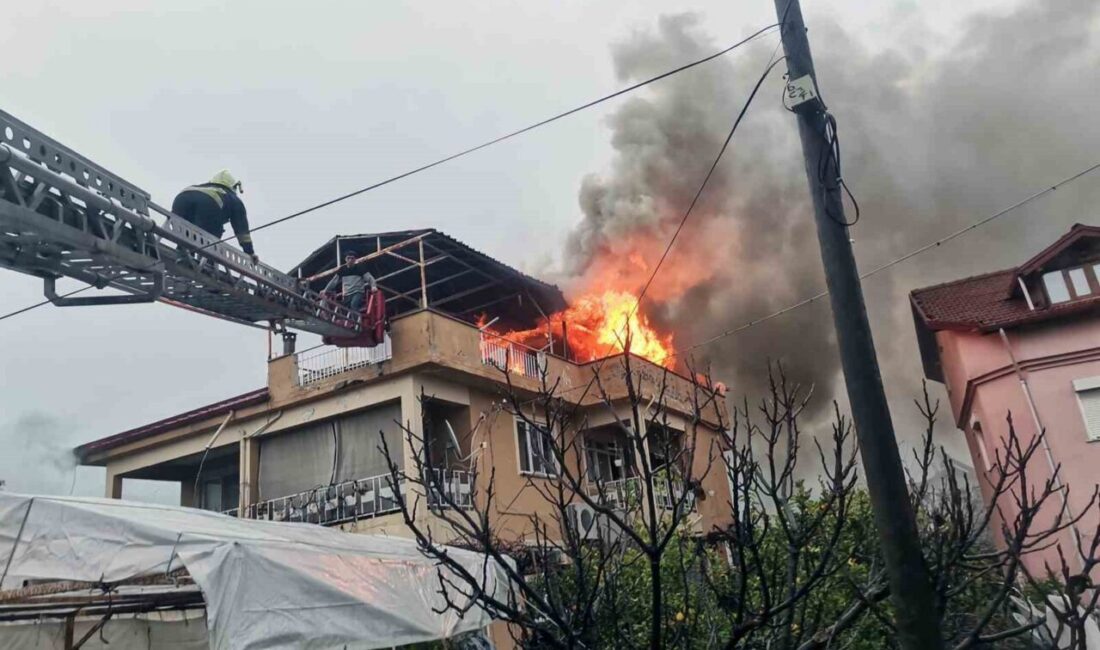 Muğla’nın Köyceğiz ilçesinde evin çatı katında başlayan yangın sonrası ev