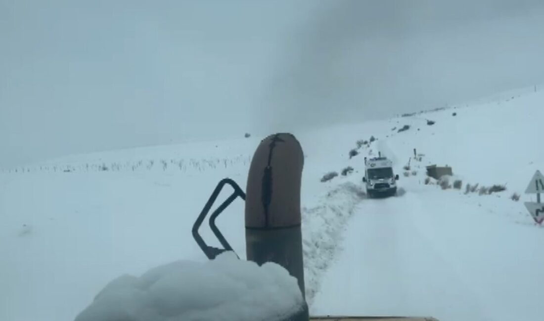 Sivas’ta yağan kar nedeniyle yolu ulaşıma kapanan köyde mahsur kalan