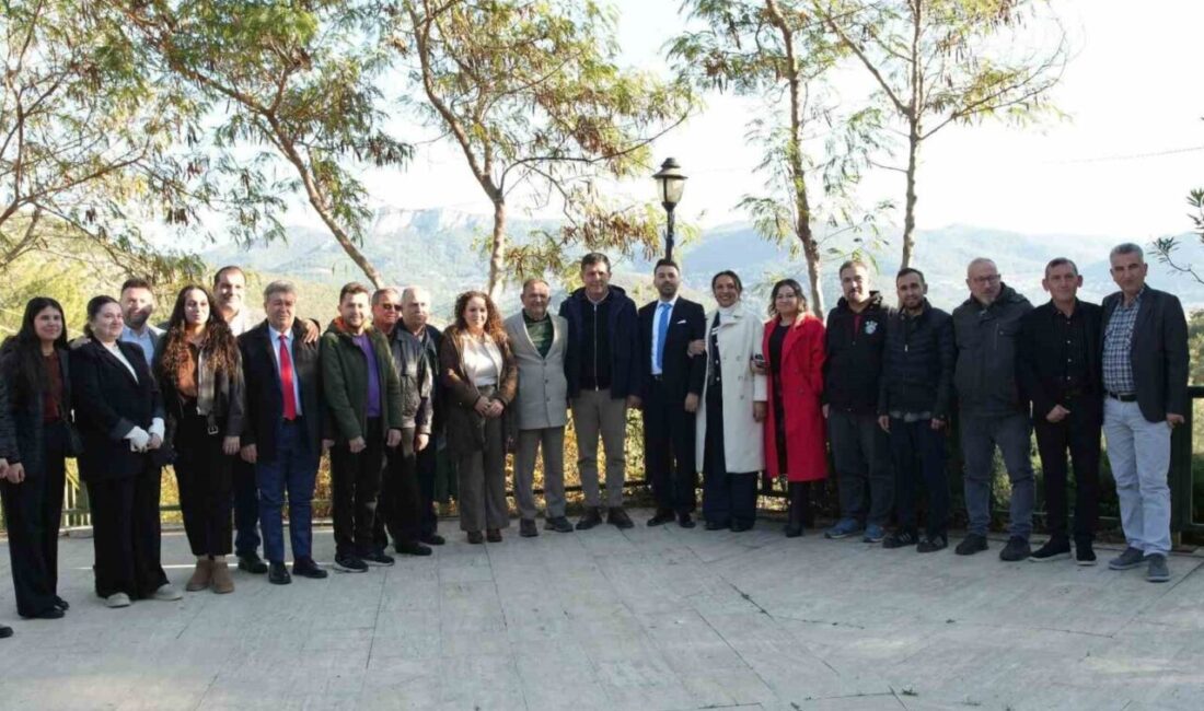 Kozan Belediye Başkanı Mustafa Atlı, ilçenin sorunlarına dikkat çekerek, sorunların