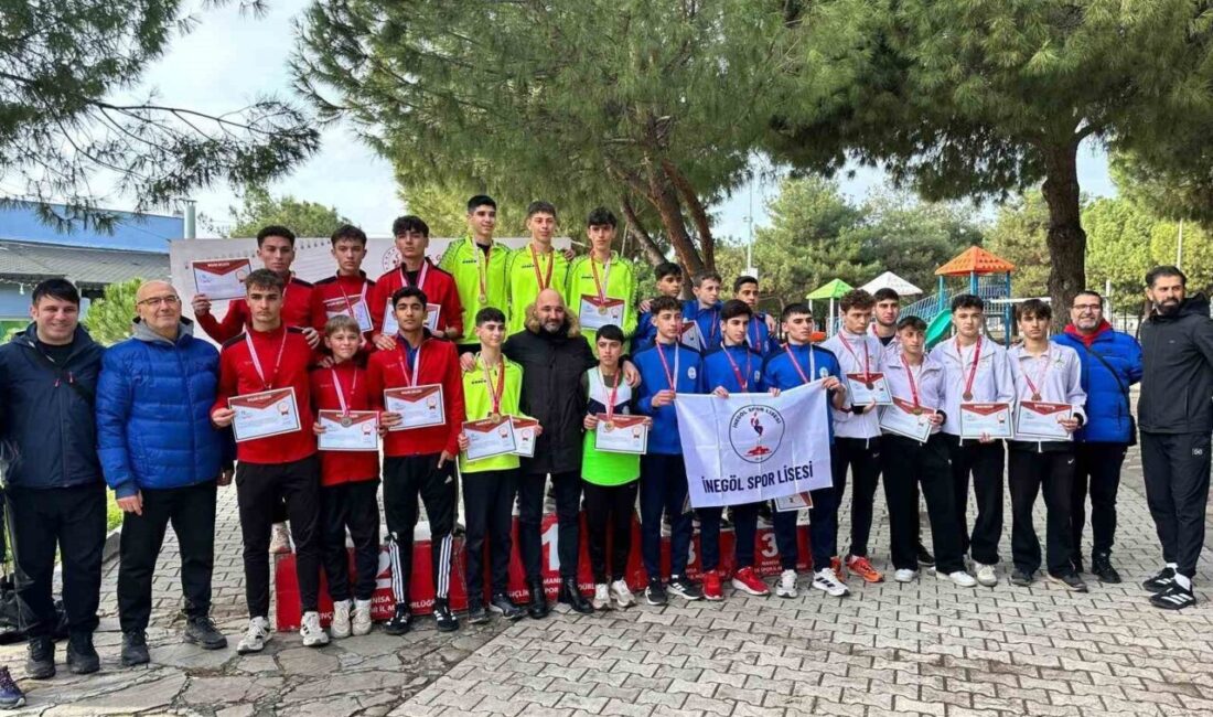 Manisa’nın Akhisar ilçesinde Gençlik ve Spor Bakanlığı tarafından düzenlenen Okul