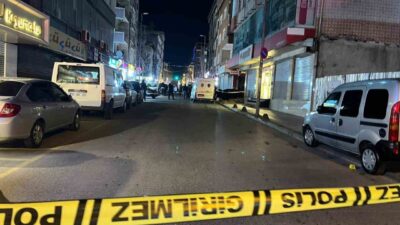 Küçükçekmece’de sokakta silahlı saldırıya uğrayan 3 kişiden 2’si kaldırıldıkları hastanede