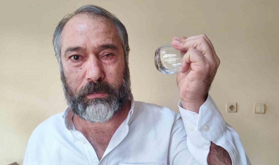 Adana’da bir dolmuş şoförü, durakta küfürlü konuşan çaycıyı uyardığı için