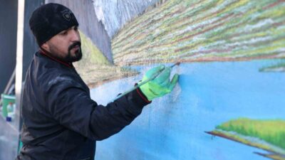 Kırşehir’de hükümet konağı yapımında kule vinç operatörü olarak çalışan Fırat