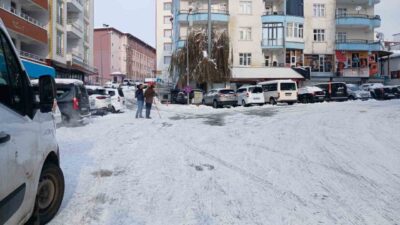 Diyarbakır’ın Kulp ilçesinde üç gündür aralıksız yağan kar sonrası hava