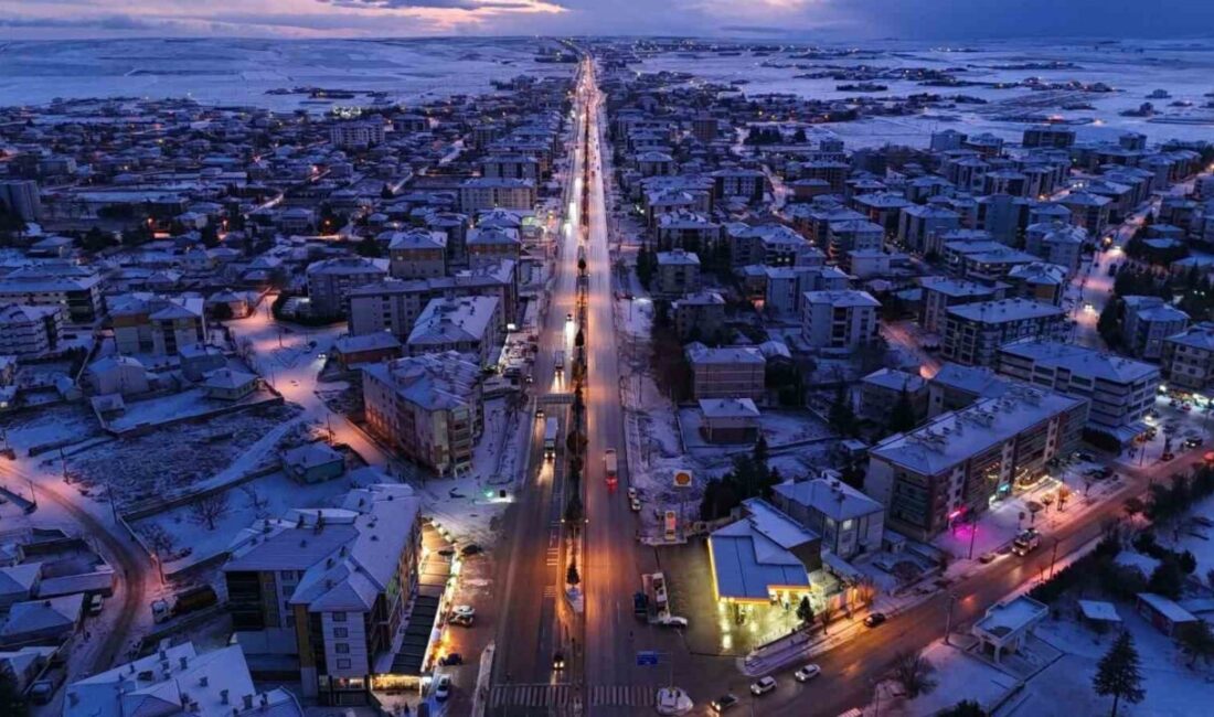 Konya’nın Kulu ilçesinde etkili olan kar yağışı sonrası ilçe merkezi