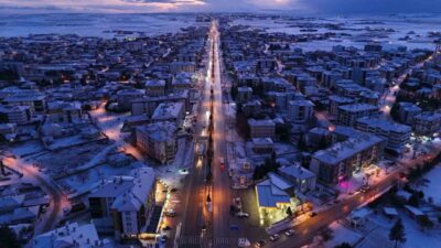 Konya’nın Kulu ilçesinde etkili olan kar yağışı sonrası ilçe merkezi