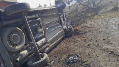 Konya’nın Kulu ilçesinde sürücüsünün direksiyon hakimiyetini kaybetmesi sonucu kamyonet devrildi,