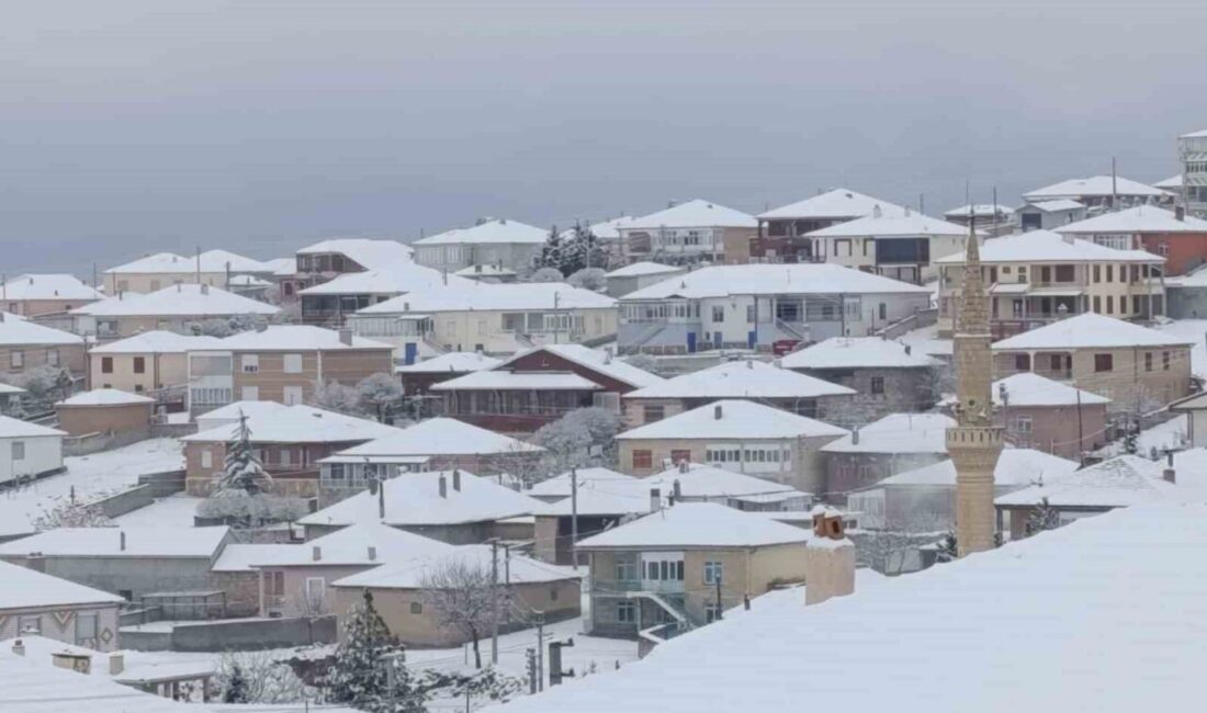 Konya’nın Kulu ilçesinde mevsimin ilk kar yağışı sonrası ilçe beyaza