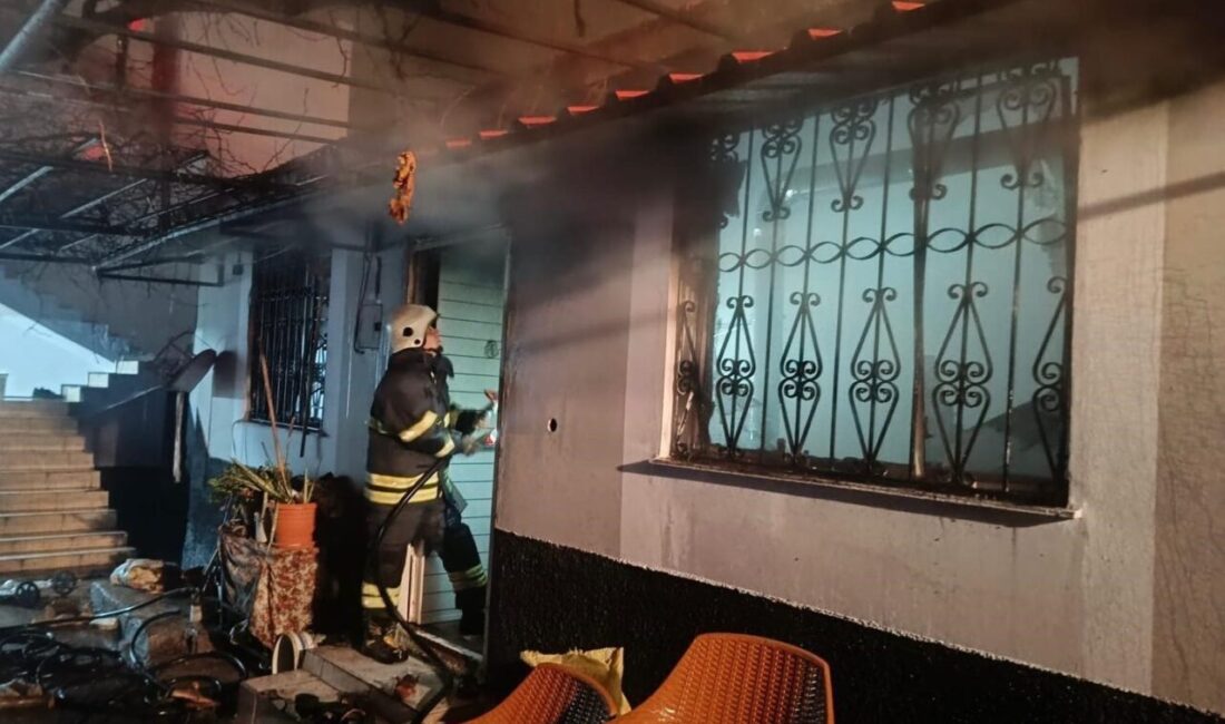 Hatay’da müstakil evde yükselen alevler itfaiye ekipleri tarafından söndürüldü. Yangın;