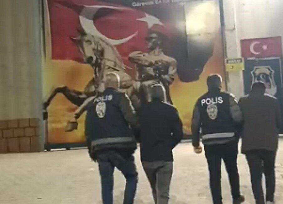 Hatay’ın Kumlu ilçesinde otodan hırsızlık olayı ile ilgili olarak yakalanan
