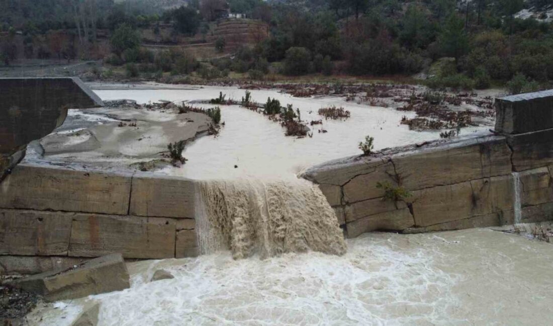 Adana’nın yüksek kesimlerinde etkili olan kar yağışı ve ilçe merkezindeki
