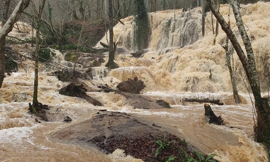 Yaz aylarında kuraklık nedeniyle tamamen kuruma noktasına gelen Karapınar Şelalesi,