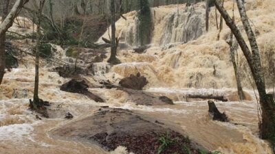 Yaz aylarında kuraklık nedeniyle tamamen kuruma noktasına gelen Karapınar Şelalesi,