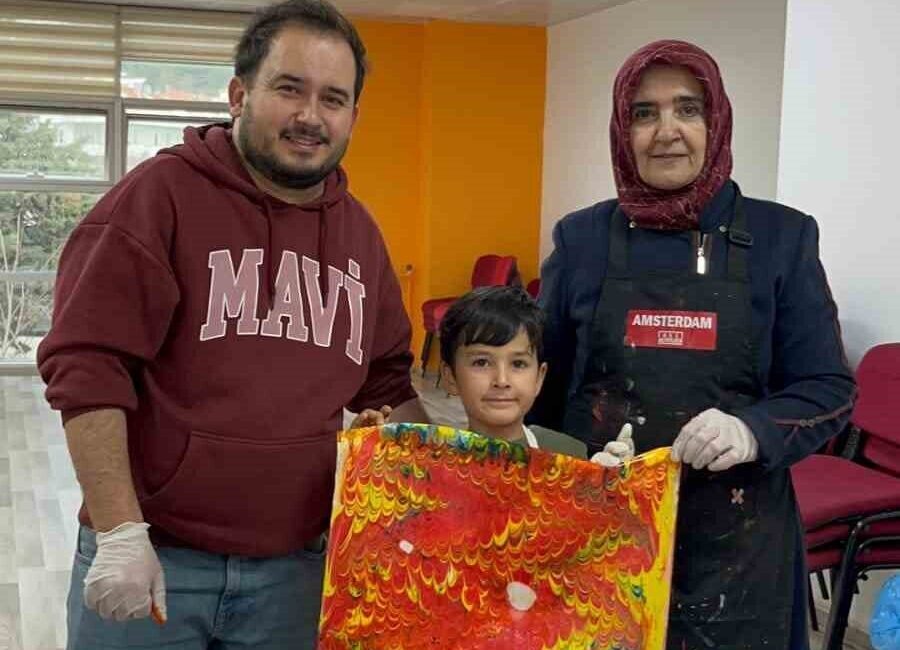 Menteşe’de “Okullar Merkezimizde” programı kapsamında düzenlenen etkinlikte, aileler ve çocuklar