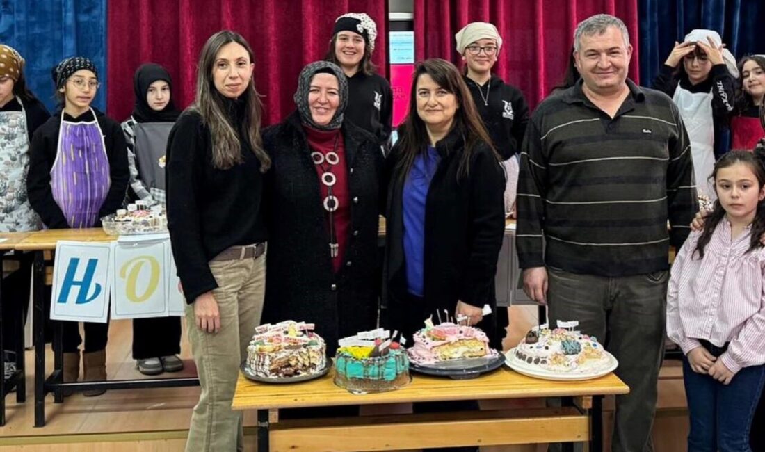 Kütahya Akşemsettin Kız Anadolu İmam Hatip Lisesinde öğrenciler, Fen Bilimleri