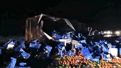 Kütahya-Eskişehir karayolunda etkili olan sağanak yağış, trafik kazasına yol açtı.