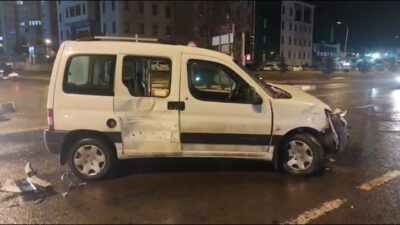 Kütahya’nın Tavşanlı ilçesinde otomobil ile ambulansın çarpışması sonucu meydana gelen