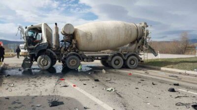 Kütahya’nın Tavşanlı ilçesinde iki beton mikserinin çarpışması sonucu meydana gelen