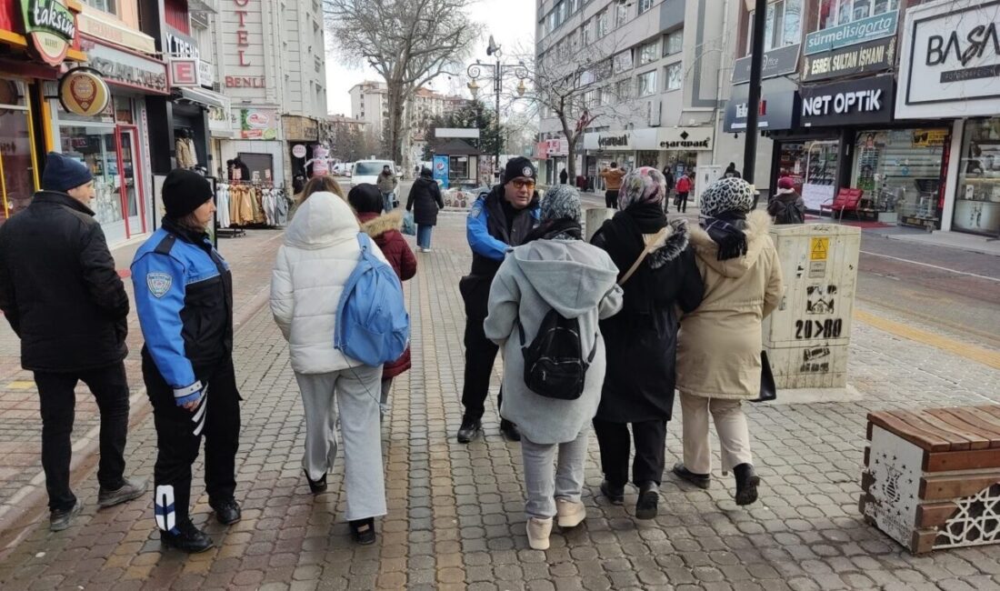 Kütahya İl Emniyet Müdürlüğü’ne bağlı Toplum Destekli Polislik ekipleri, bilgilendirme
