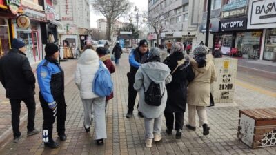 Kütahya İl Emniyet Müdürlüğü’ne bağlı Toplum Destekli Polislik ekipleri, bilgilendirme