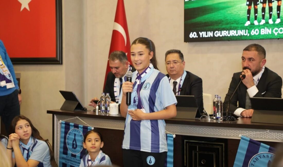 Kütahyaspor’un 60. kuruluş yılı dolayısıyla düzenlenen lansman toplantısı, Kütahya Ticaret