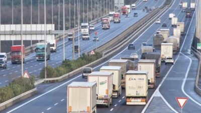 İstanbul’da etkili olan kuvvetli rüzgar ve lodos, trafikte özellikle ağır