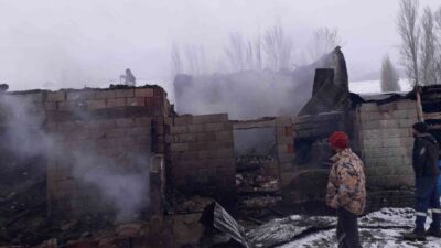Erzurum’un Uzundere ilçesine bağlı Yayla Mahallesi’nde sabah saatlerinde çıkan yangın