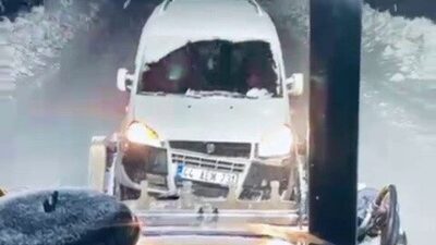 Adıyaman’ın Sincik ilçesinde etkili olan kar yağışı sonrası birçok araç