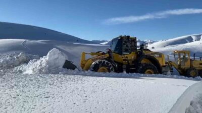 Malatya Büyükşehir Belediyesi ekipleri, il genelinde etkili olan yoğun kar