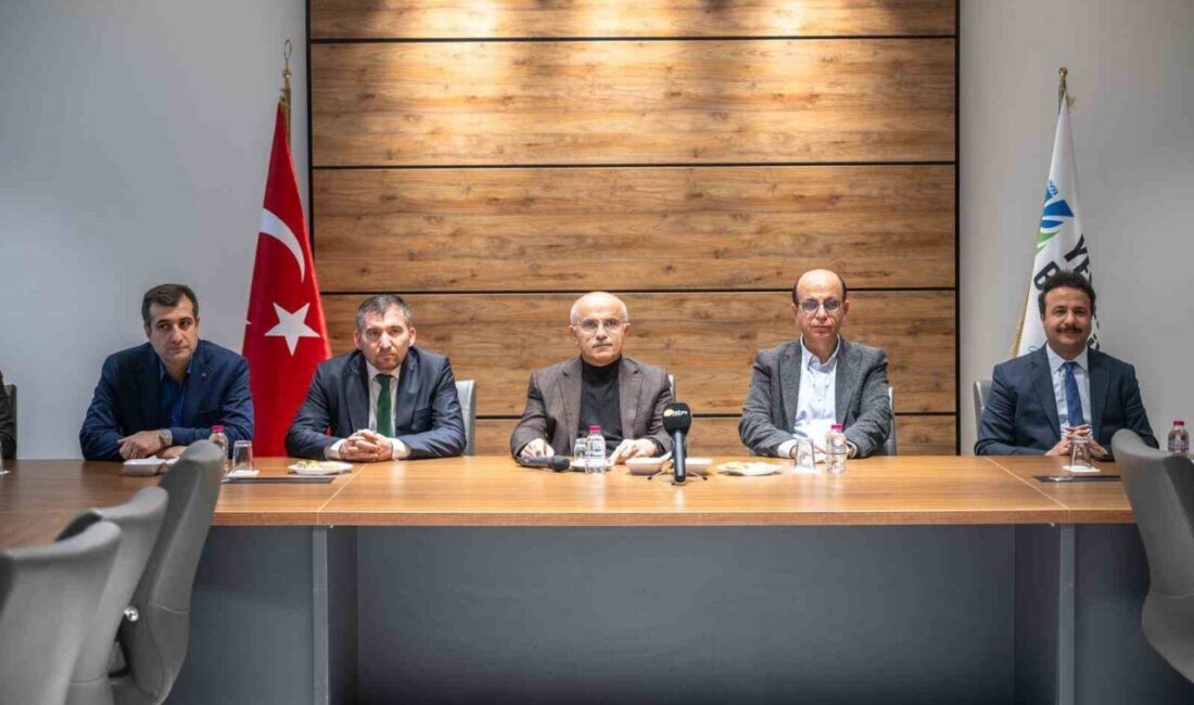 Malatya Büyükşehir Belediye Başkanı Sami Er, “Tribünde kenetlenen, sahada onuruyla