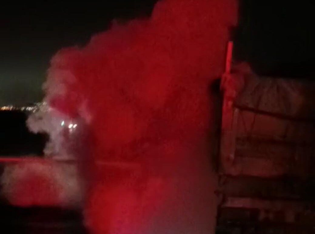 Malatya’nın Akçadağ ilçesinde amonyum nitrat yüklü tırda çıkan yangın paniğe