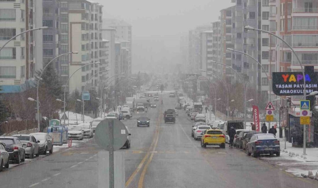 Malatya’da soğuk hava etkisini sürdürürken, sis ve kar yağışı görüş