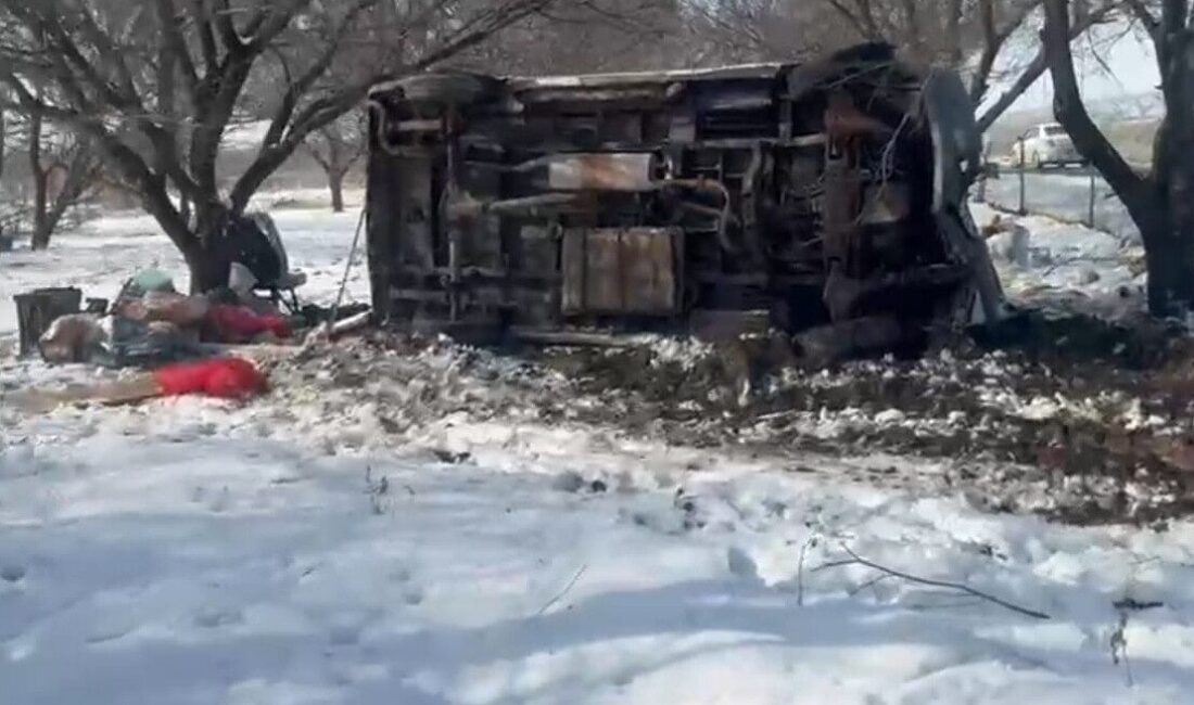 Malatya’da sürücünün kontrolünden çıkan minibüs, kayısı bahçesine uçtu. Kazada 1