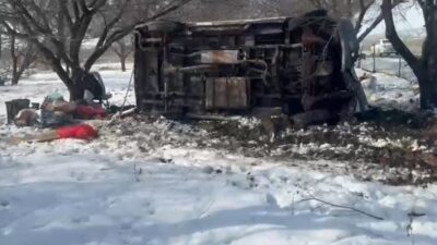 Malatya’da sürücünün kontrolünden çıkan minibüs, kayısı bahçesine uçtu. Kazada 1