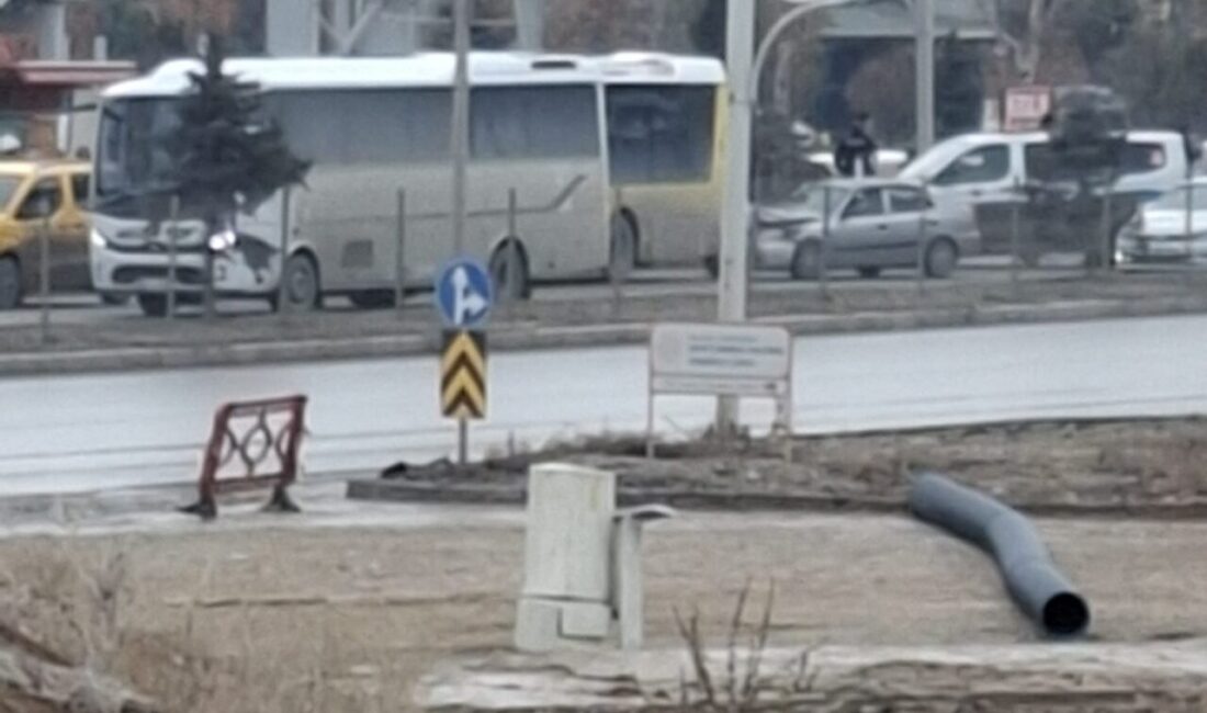 Malatya’da otobüs ile otomobilin çarpışması sonucu meydana gelen trafik kazasında