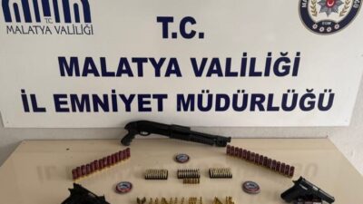 Malatya’da polis ekiplerince düzenlenen operasyonda çok sayıda ruhsatsız silah ve