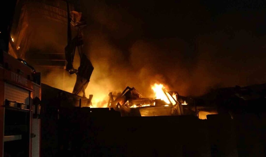 Malatya’da, şantiyede işçilerin kaldığı yatakhanede çıkan yangında 2 işçi yaralandı.