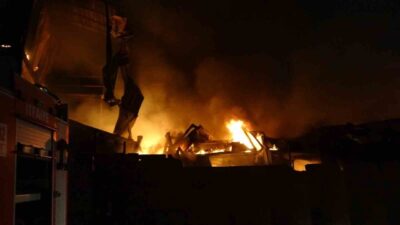 Malatya’da, şantiyede işçilerin kaldığı yatakhanede çıkan yangında 2 işçi yaralandı.